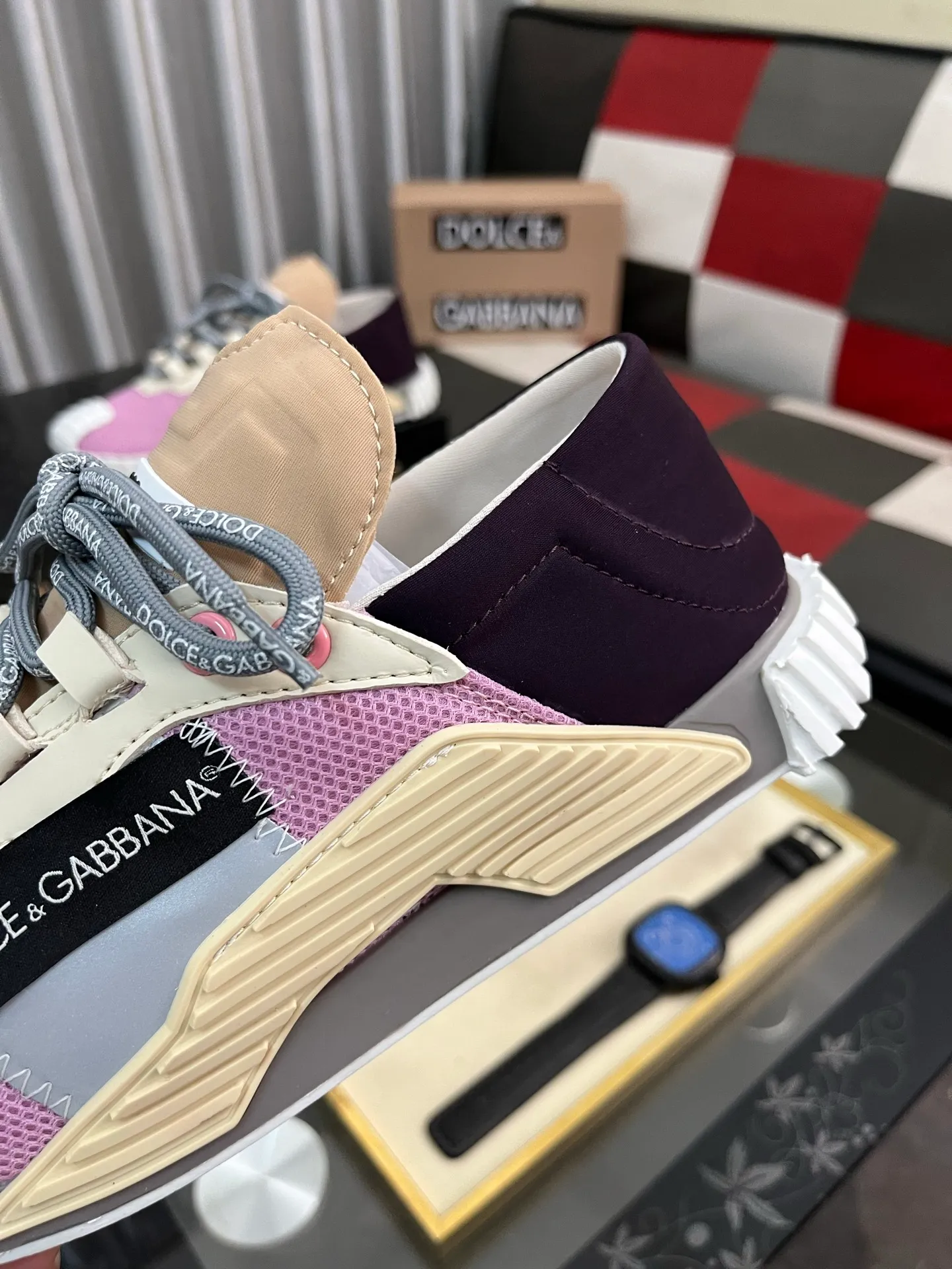 Men's shoes 💰440⌚️⌚️DG's latest popular 🔥🔥casual shoes, the tongue has the brand's iconic details, and the combination of silk cowhide and cow suede enhances the style. Fashionable and versatile, it can complement any look. Create an exquisite design with unique dynamic vitality and modern atmosphere, showing modern elegance. Size: 35-46